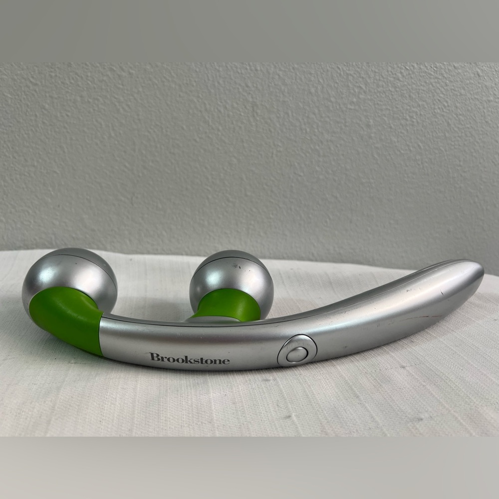 Brookstone handheld massager‎